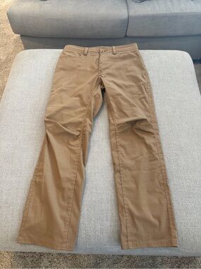 Under Armour Men's Tan Cargo Pants